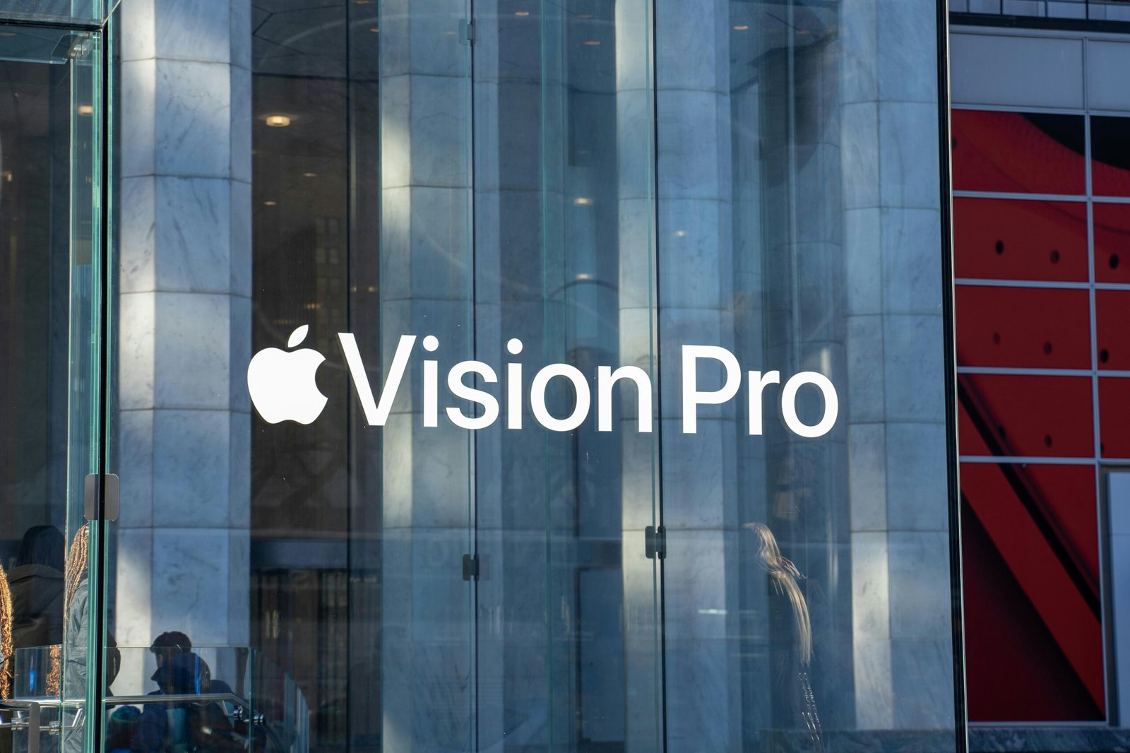 Apple Vision Pro: A New Era in Mixed-Reality Headsets